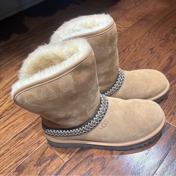 UGG Shoes - UGG Classic Tan Boots with Shearling Lining